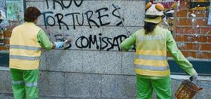 Ciclistes amb casc i sense.