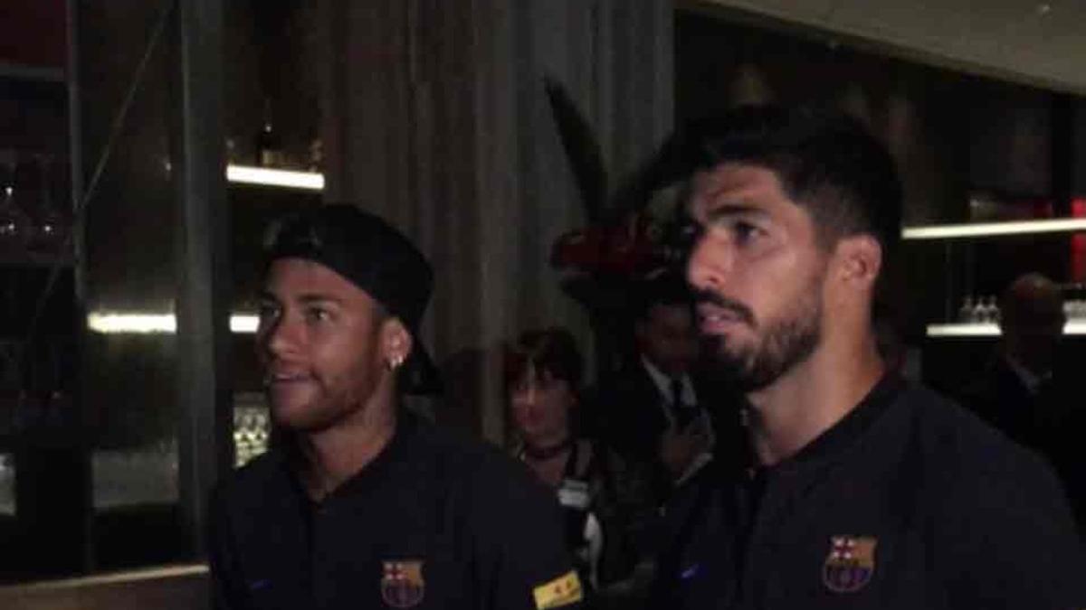 Neymar y Luis Suárez se divirtieron con el PES 2018