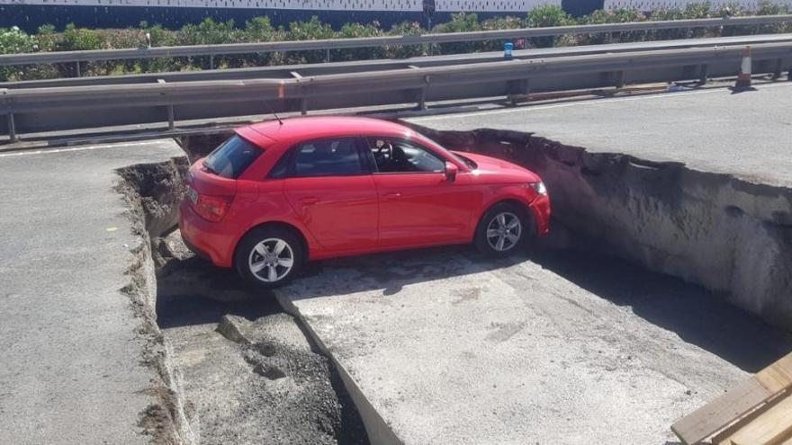 Cae un vehículo en una obra en Gran Canaria.