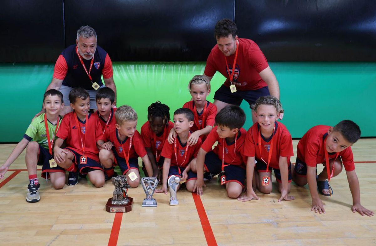 El Celta sub 10 con el concejal
y el alcalde Caballero.