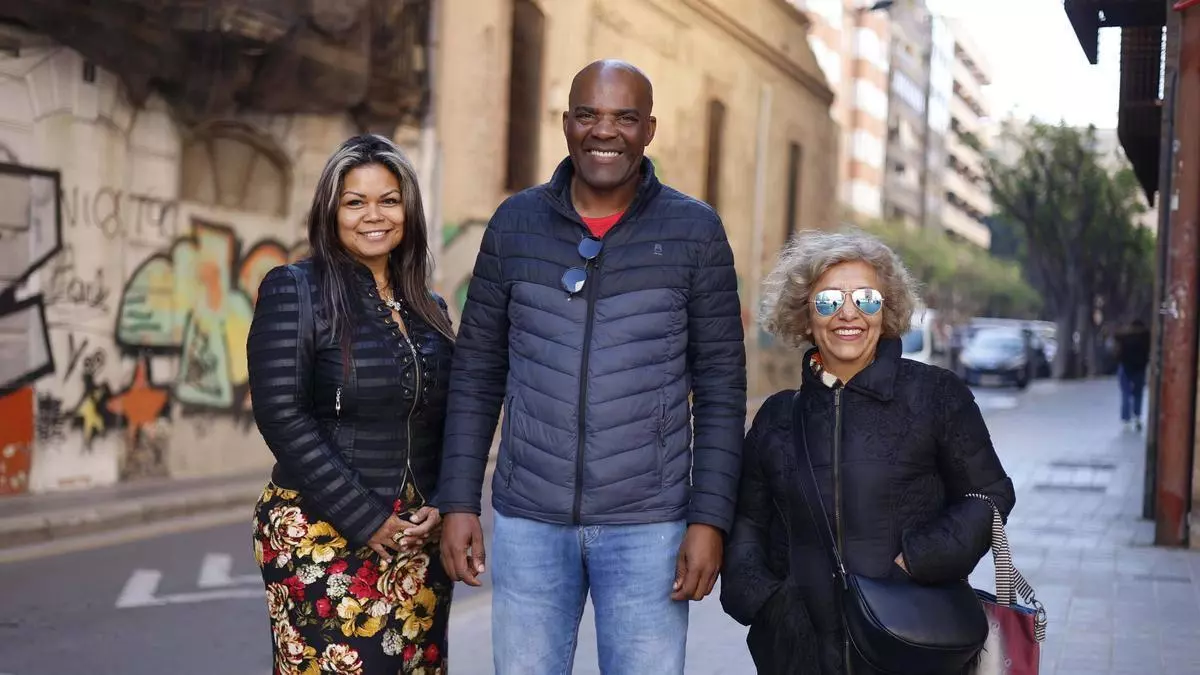 Vivir sin papeles en la Comunitat Valenciana: «Tengo el susto de que me pare la policía y me devuelvan»