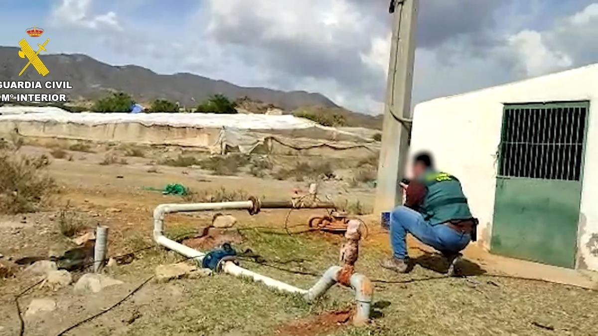 El Seprona investiga a 18 personas por la captación de agua para uso agrícola mediante 51 pozos ilegales en Mazarrón