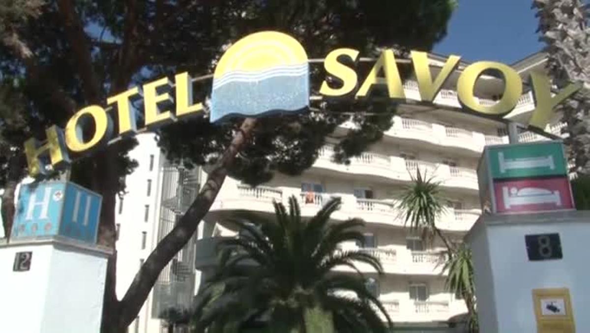 Imatges de l’Hotel Savoy de Lloret de Mar, un dels establiments denunciats per connectar il·legalment amb la xarxa elèctrica. 