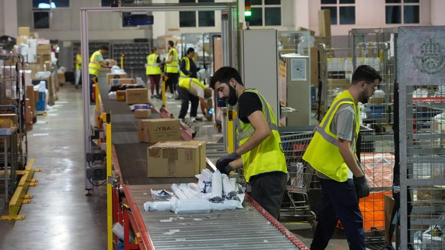 Black Friday y Navidad en cifras: Los repartidores moverán 800.000 envíos en Castellón