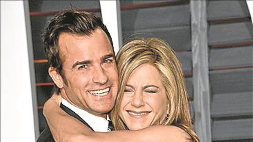 Aniston, 50 años y Brad Pitt