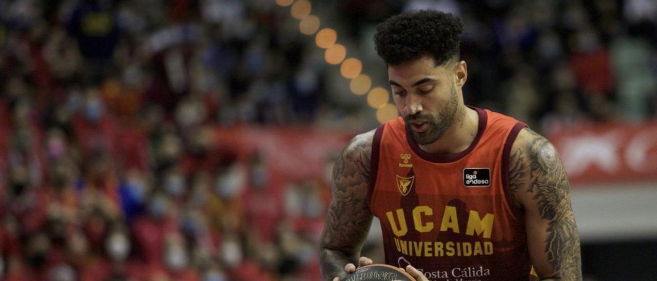 Augusto Lima, del UCAM Murcia CB, durante un partido esta temporada en el Palacio de los Deportes.  | JUAN CARLOS CAVAL