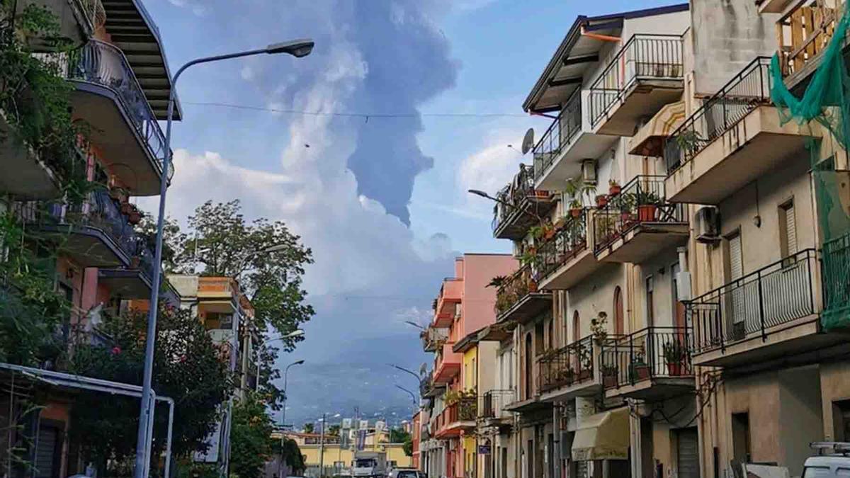 Tras La Palma, el volcán Etna en Sicilia entra en erupción