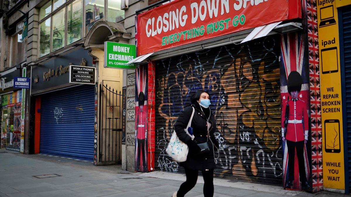 El Regne Unit comença a vacunar les persones de 45 a 49 anys