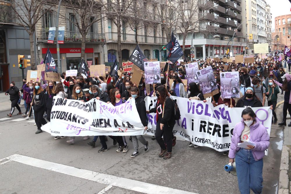 Manifestació d'estudiants a Girona per commemorar el 8-M