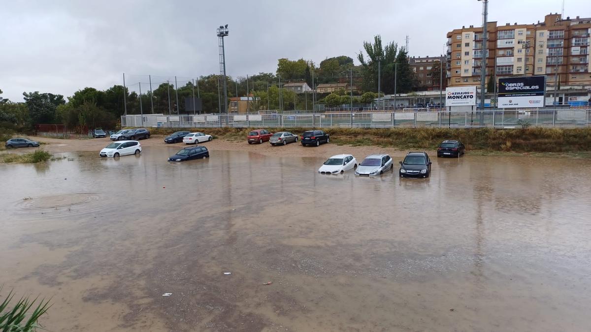 El antes y el después del campo de fútbol de San José tras la gran tormenta del sábado El antes y el después del campo de fútbol de San José tras la gran tormenta del sábado