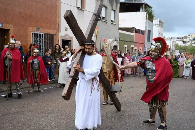 FOTOGALERÍA | Vía Crucis Viviente de Jesús Obrero en Badajoz