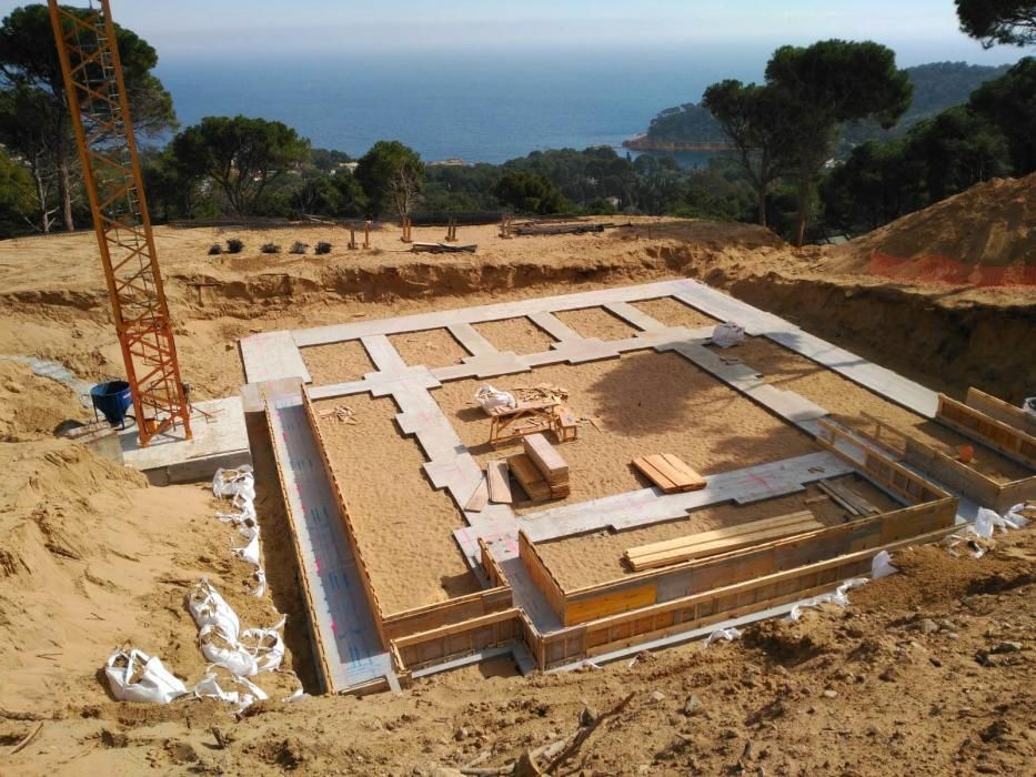 Denuncien l'Ajuntament de Begur per permetre la construcció d'habitatges en un espai protegit