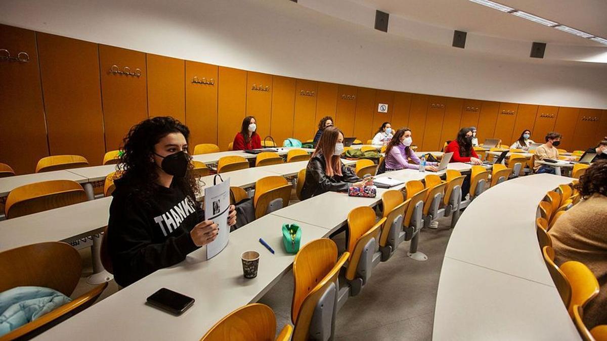 Las universidades prohíben que los alumnos se queden en los campus al acabar las clases