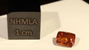 Este es el único fragmento existente del mineral kyawthuita