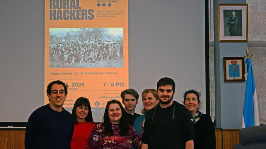 El Gobierno de Cangas respalda a Rural Hackers en la presentación del “tecnoarranxo”.