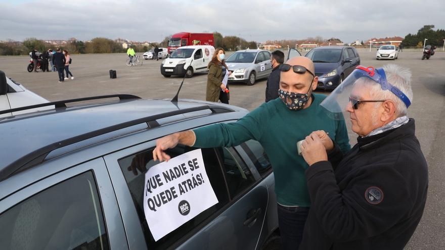 Manifestación de hosteleros y distribuidores en Gijón