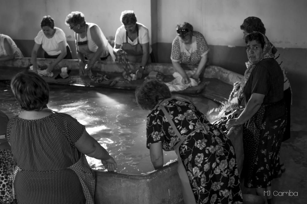 28 mujeres vuelven a los lavaderos de Venialbo.