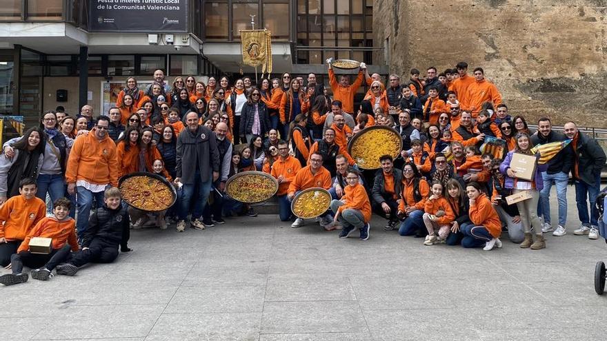 Las fallas de Benifaió cocinan todo tipo de arroces