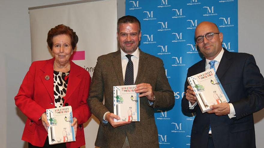 La académica de San Telmo Mari Pepa Lara, el diputado de Cultura, Víctor M. González, y el periodista Alfonso Vázquez.