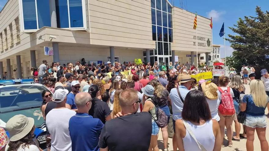 El partido para la independencia de Orihuela Costa comienza un expediente de segregación con más de 800 firmas en un solo día