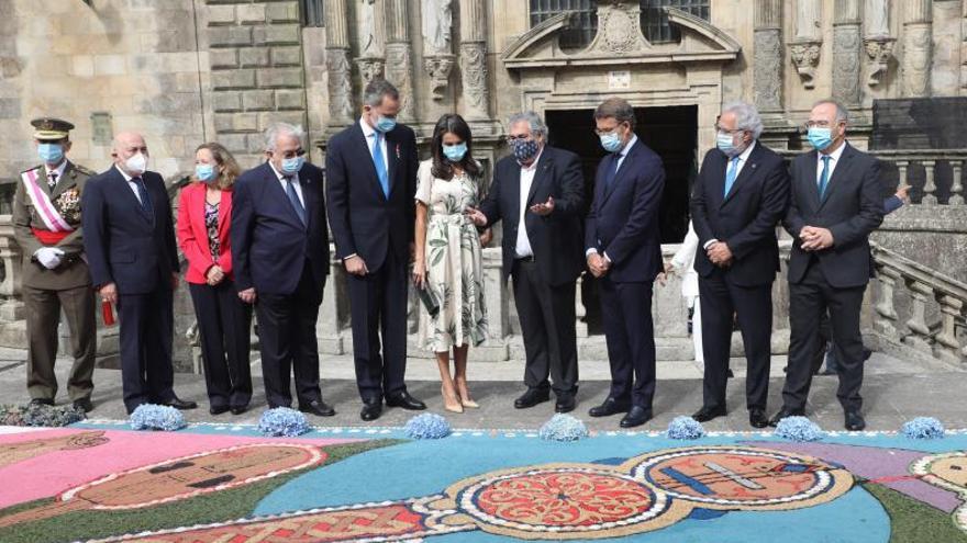 El presidente de los alfombristas gallegos defiende su labor y descarta la petición de dimitir