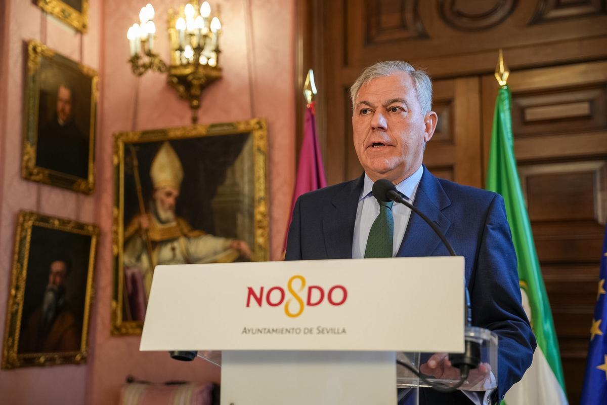El alcalde de Sevilla, José Luis Sanz, durante la rueda de prensa en la que ha valorado el parón de las obras del Puente del Centenario