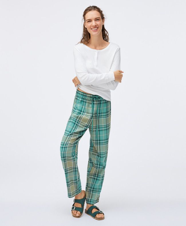 Pijama combinado con pantalón de cuadros, de Oysho