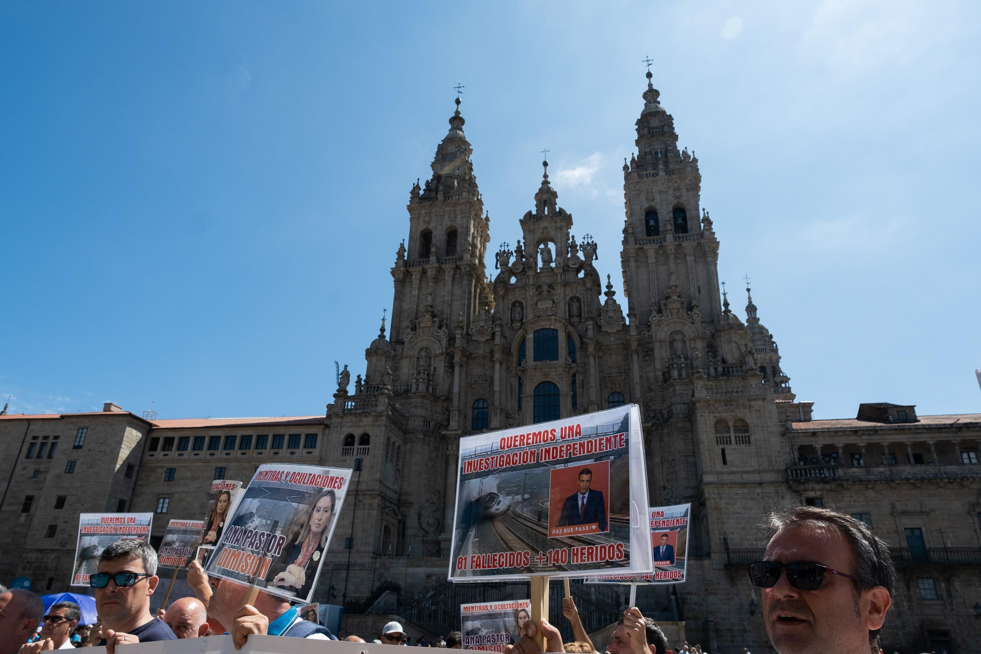 Las víctimas de Angrois se concentran en el Obradoiro en el noveno aniversario del accidente