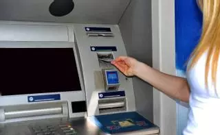 La Policía alerta de teclados y lectores de tarjeta falsos en cajeros automáticos
