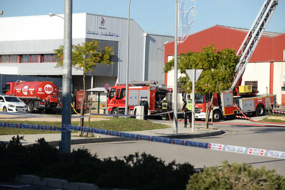 Incendio de varias naves industriales en el polígono de Marratxí