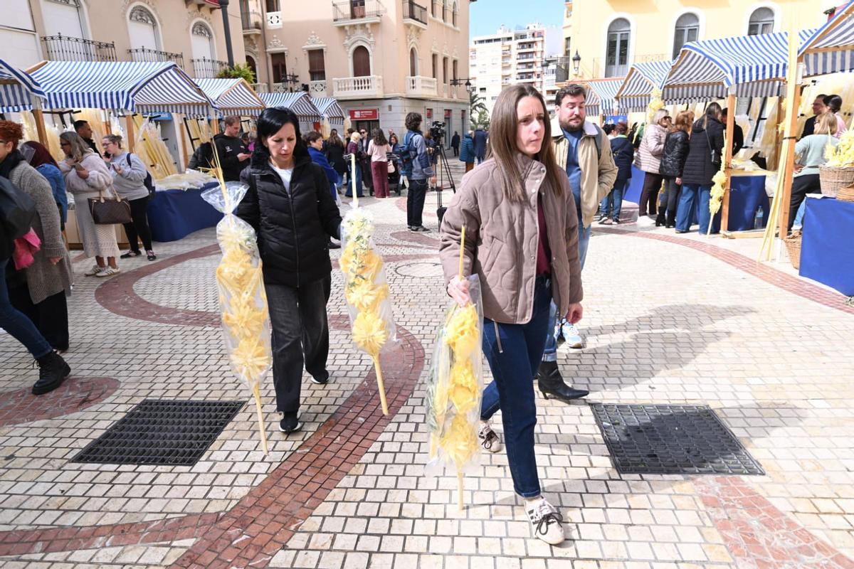 Así ha abierto el mercado de palma blanca de Elche