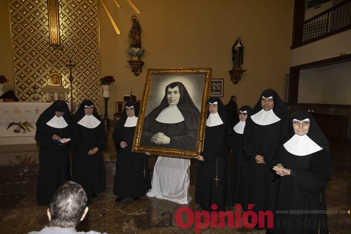 Así ha sido el traslado del cuatro y la reliquia de Santa Teresa de Jornet desde el Asilo hasta la Parroquia de la Concepción en Caravaca
