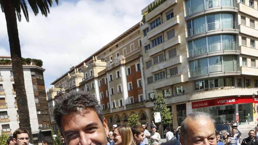 Arturo Elías y Carlos Slim, durante su visita a Oviedo.