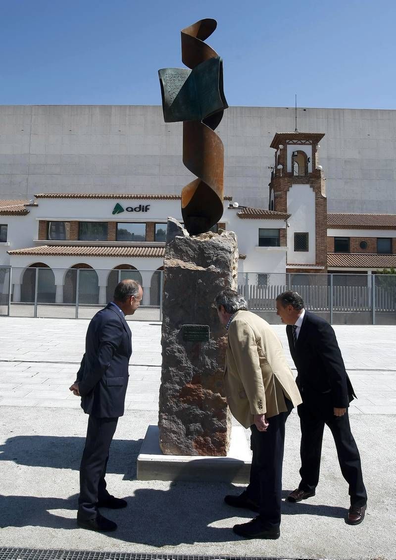 Fotogalería: Inauguración de la escultura en la Plaza El Periódico de Aragón