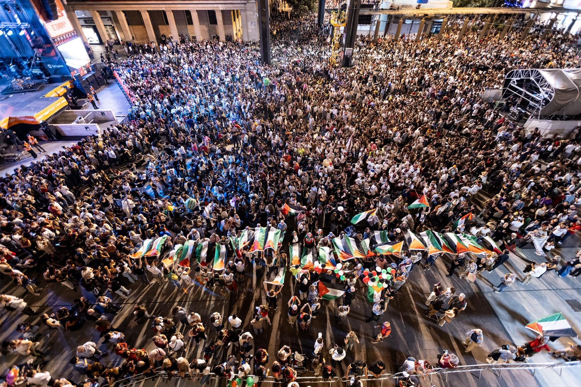En imágenes | Primer día de las Fiestas del Pilar con las peñas y el pregón
