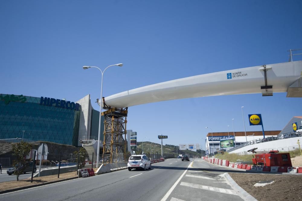 La estructura, de 200 metros de longitud,  se pondrá a disposición de los vecinos este verano para mejorar la movilidad y seguridad vial en el entorno.