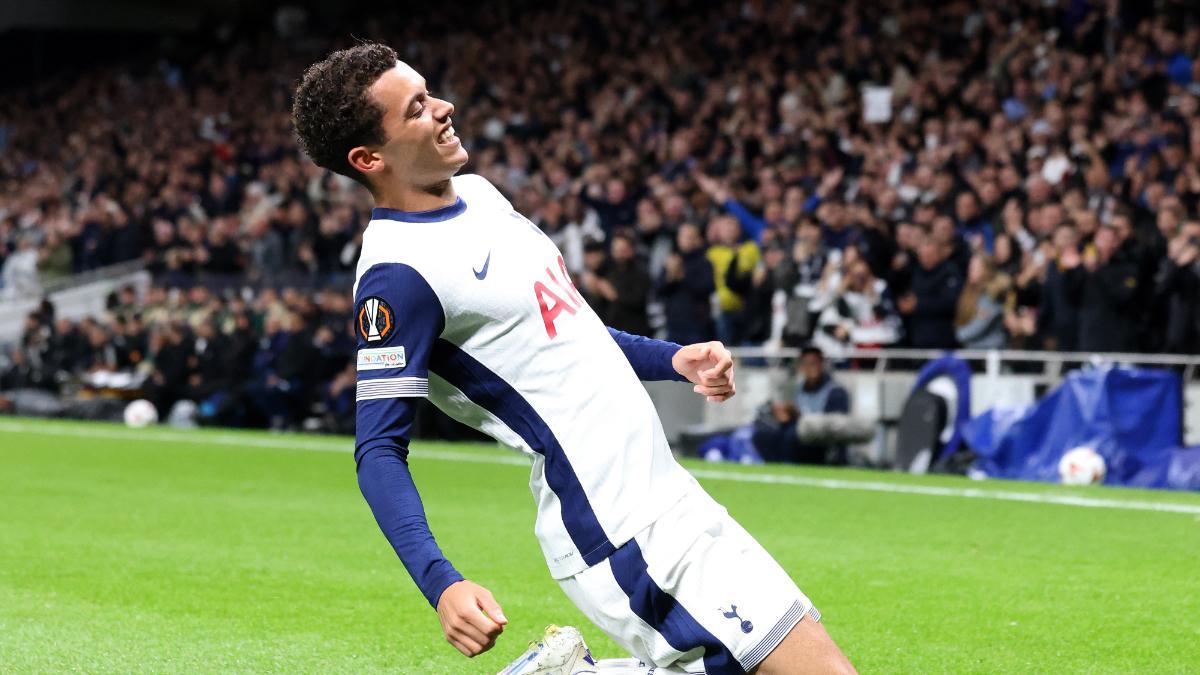 Brennan Johnson, celebrando un gol en Europa League