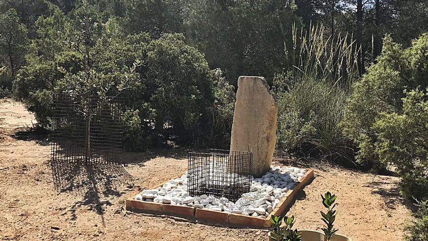 Un monolito funerario en la montaña de Salinas.