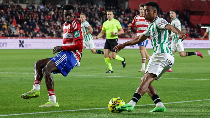 Seis combinaciones y ningún dueño: el Córdoba CF no encuentra solución para su flanco zurdo