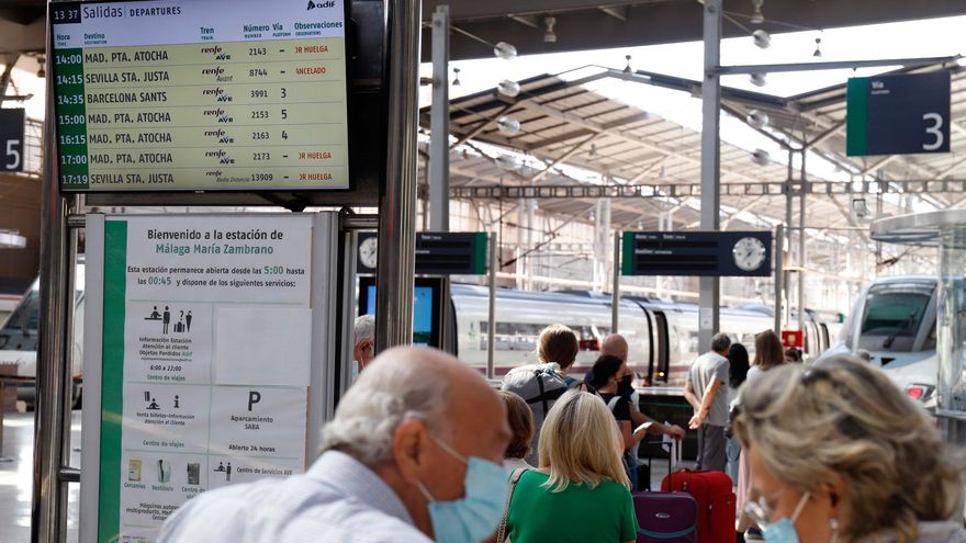 La huelga de maquinistas suprime hoy 12 trenes con destino o salida en Málaga y 40 para el Puente del Pilar