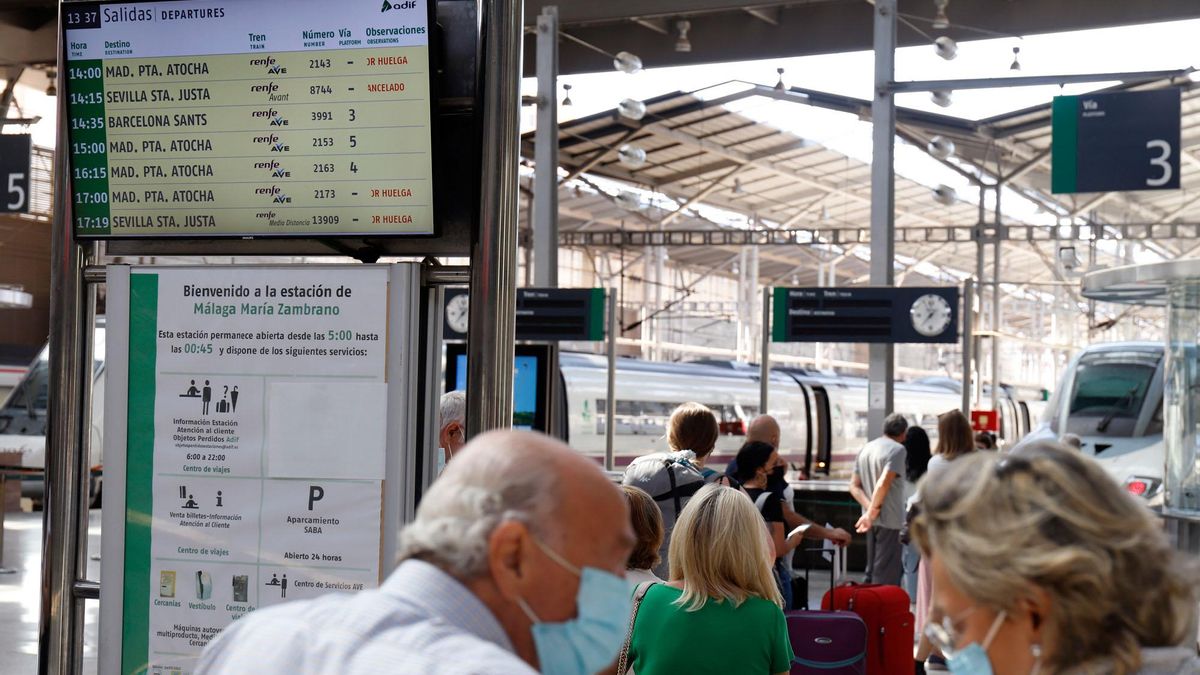 Imagen de la estación María Zambrano durante la huelga de maquinistas de Renfe.