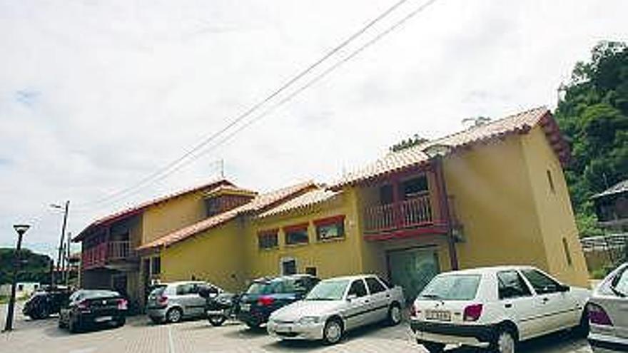 Punto de partida de la visita guiada
Centro de interpretación de Raíces Viejo, en el que está ubicado el laboratorio para el estudio y análisis de los restos del castillo de Gauzón.