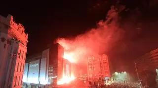 La Arribada del Foc recupera su esencia para encender las Hogueras