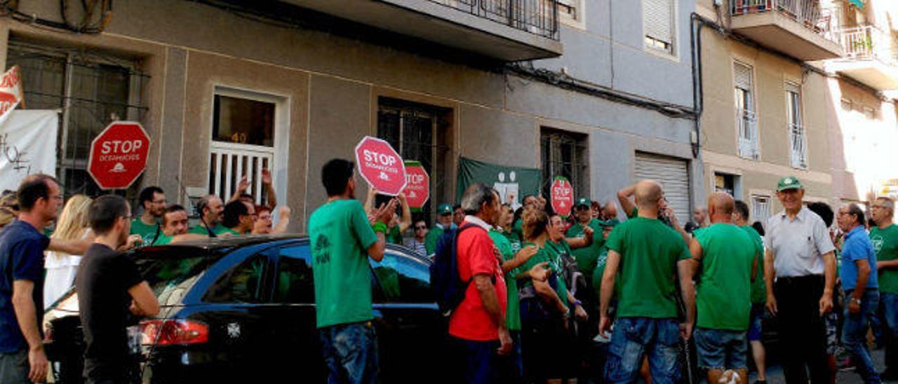 Imagen de una protesta de Stop Desahucios celebrada en la ciudad de Alicante