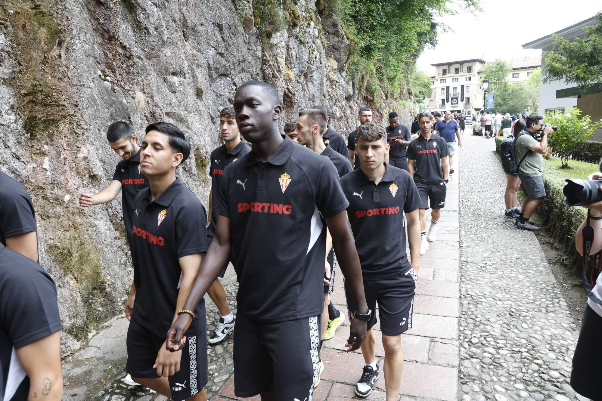 EN IMÁGENES: Visita del Sporting a La Santina en Covadonga