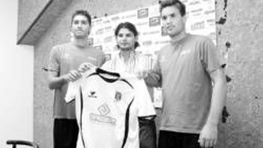 VICTOR MARCO Y ALBERTO GARCIASON PRESENTADOS POR EL MERIDA