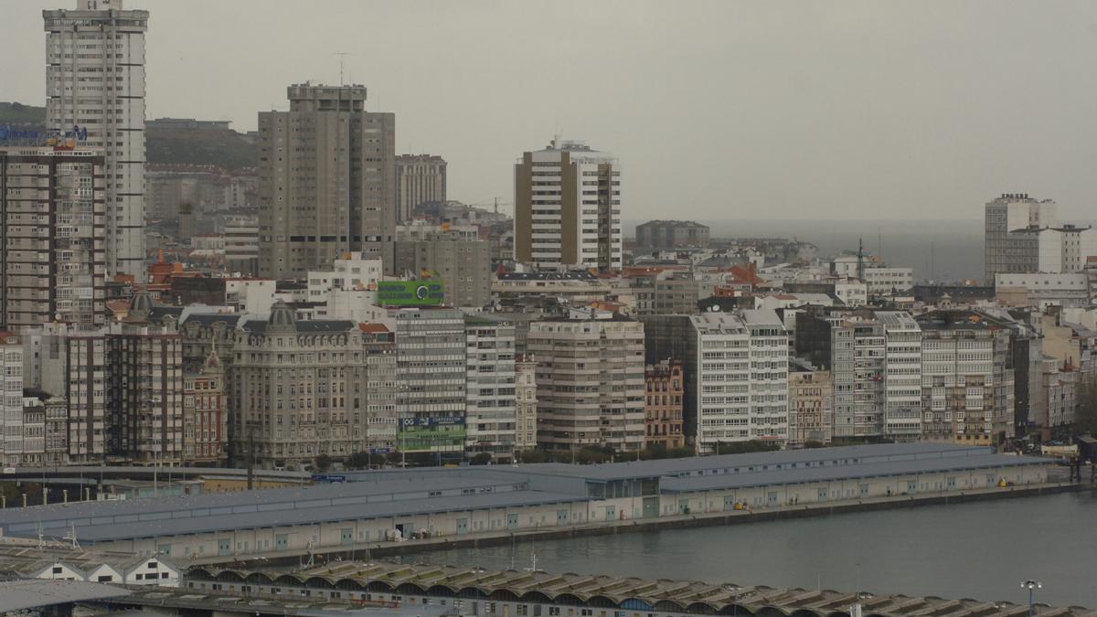 Vista de A Coruña un día de cielo gris.