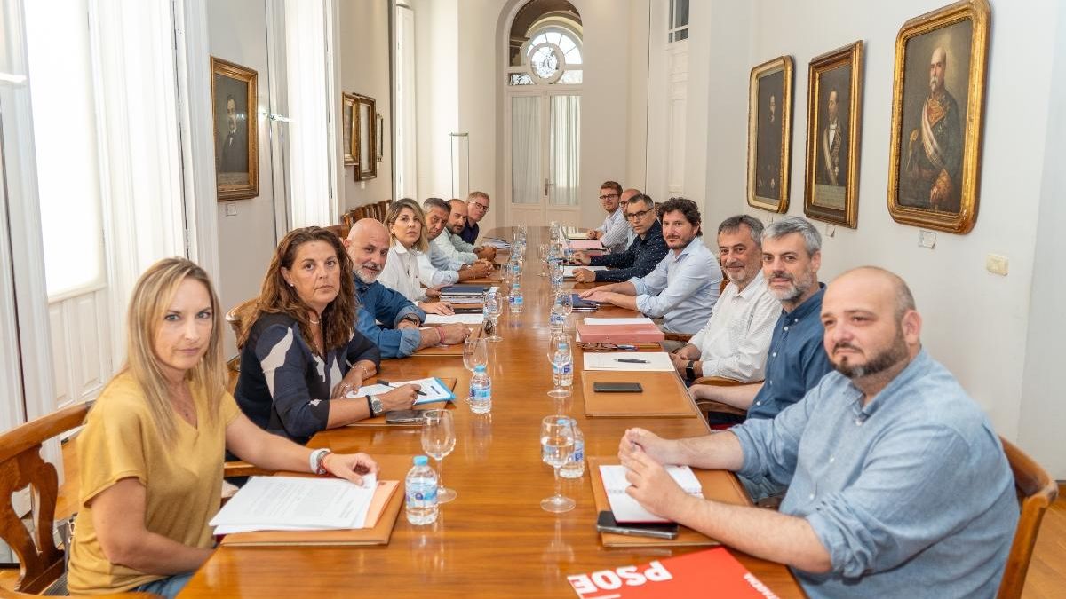 Reunión entre representantes de Costas, el Ayuntamiento de Cartagena, Hostecar y la propia Estación Náutica, este miércoless