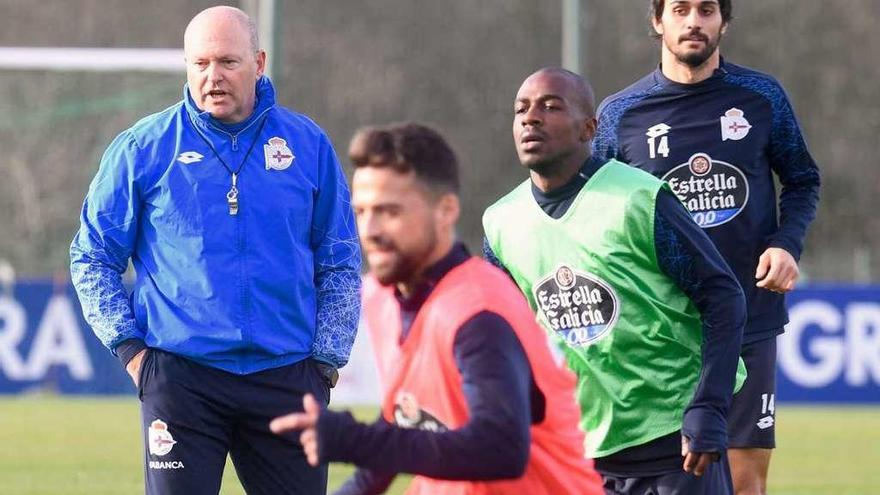 Pepe Mel, ayer, durante el primer entrenamiento que dirige al Deportivo en Abegondo. // Carlos Pardellas