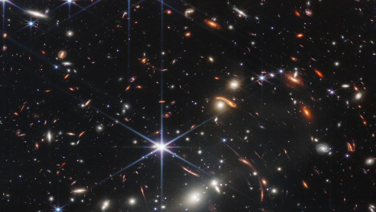 La NASA revela &quot;una pequeña porción del universo&quot; con la primera imagen del Webb